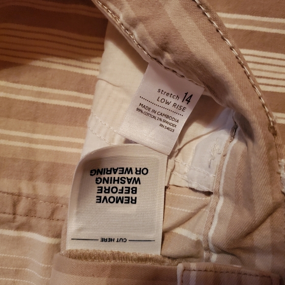 Short Shorts - Picture 5 of 7